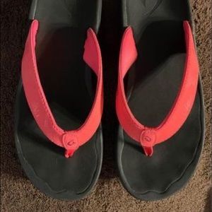 Olukai Ohana Pink Flower Embossed Flip Flops, size 9, UEC